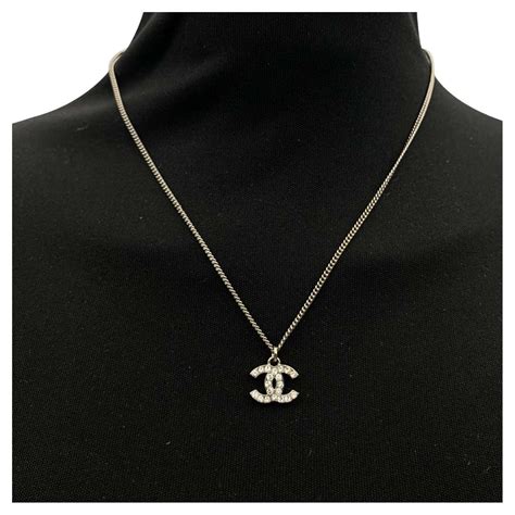 chanel fur silver necklace